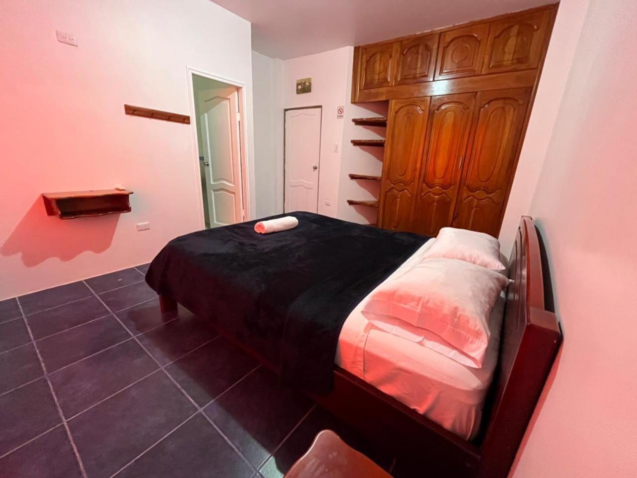Hostal Neptuno - Poseidon Puerto Villamil Exterior photo