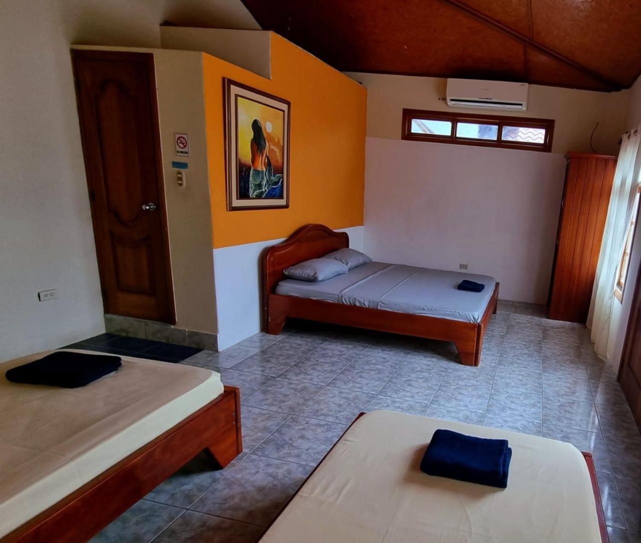 Hostal Neptuno - Poseidon Puerto Villamil Exterior photo